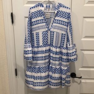 NWT Arthur Jane Claire White Tiered Blue Abstract Boho Print Split Neck Small
